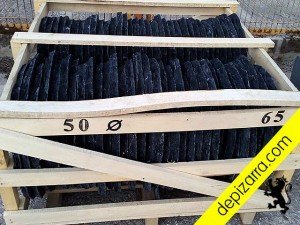 Paso japonés de pizarra para jardines. Paso japonés de pizarra para jardín y pizarra de exterior. Placa pizarra para decoración. Pizarra para suelos. Pizarra para paredes. Revestimientos de pizarra. Ardoise Naturelle. Natur Schiefer. Natural Slate. Pas japonais éclatés. Opus incertum ardoise. Stepstone slate. Fliesen schiefer.