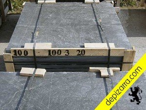 Placa de Pizarra. Dalle ardoise. Rustic slate floor tiles. Handed split.100x100x3cm. Disponible en otras medidas. Pizarra natural para revestimientos. Placa de Pizarra para Suelos, Outdoor y Jardín.