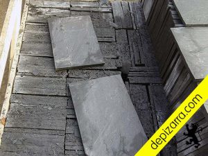 Plaqueta 35x25x1,5cm de pizarra natural. Disponible otros formatos de plaqueta dos caras naturales. Pizarra del Bierzo. Plaqueta pizarra exterior.