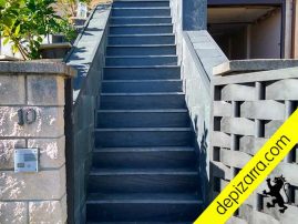 Escalera de pizarra natural del Bierzo.