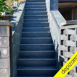 Escalera de pizarra natural del Bierzo.