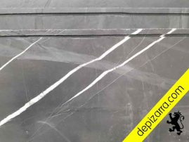 Vierteaguas de pizarra con goterón.