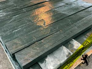 Bordillo de pizarra verde para jardín.