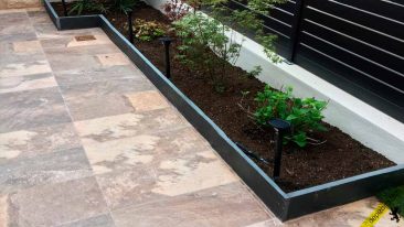 Contención de tierra con pizarra.