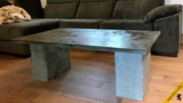 Mesa de pizarra verde.