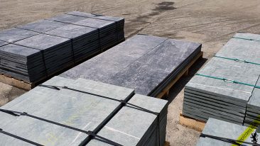 Superficie serrada (lisa) de pizarra verde y gris.