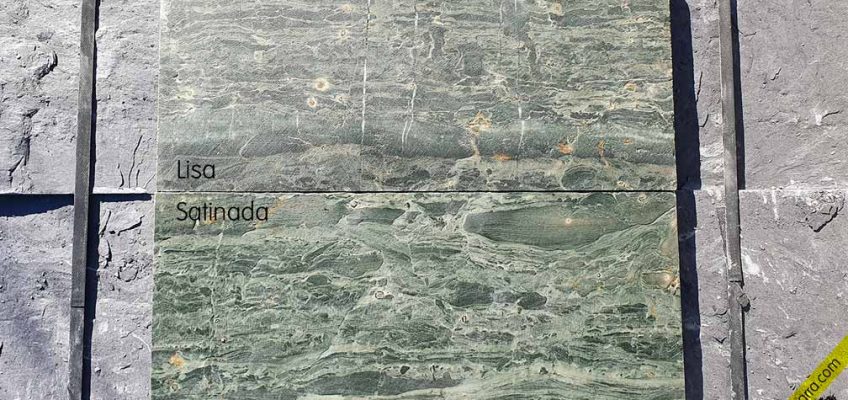 Pizarra verde roca.