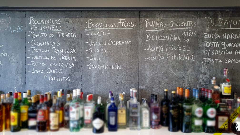 Pizarra gris veteada.