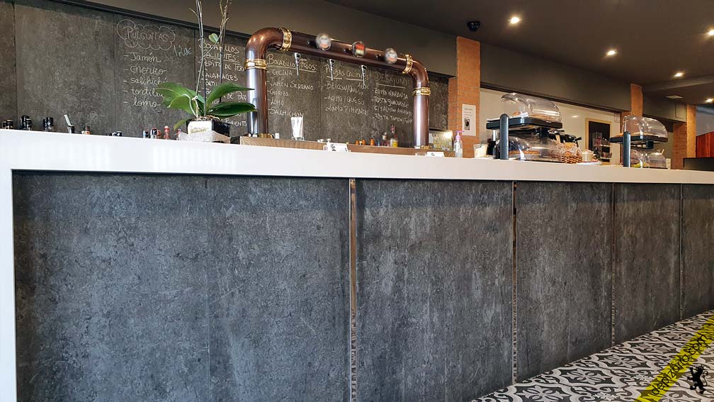 Revestimientos pizarra gris.